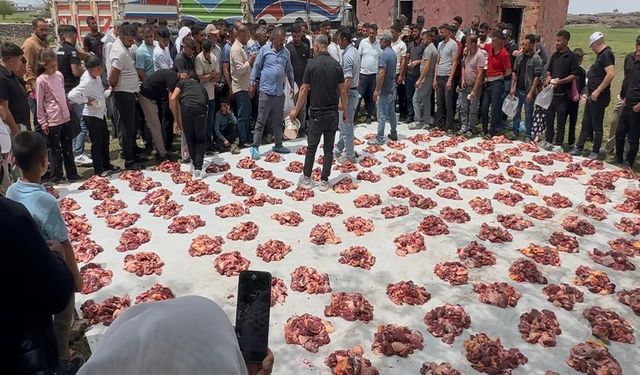 Örnek dayanışma geleneği: Kurban etleri mahalledeki tüm hanelere ulaştırılıyor