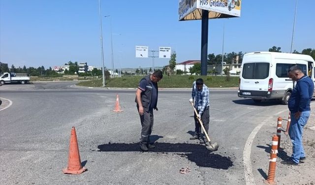 Ekipler, Bayramın Üçüncü Gününde Asfalt ve Temizlik Çalışmalarını Sürdürdü