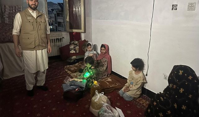 Uluslararası yardım kuruluşları Afganistanlı yetimleri bayram gününde de yalnız bırakmadı