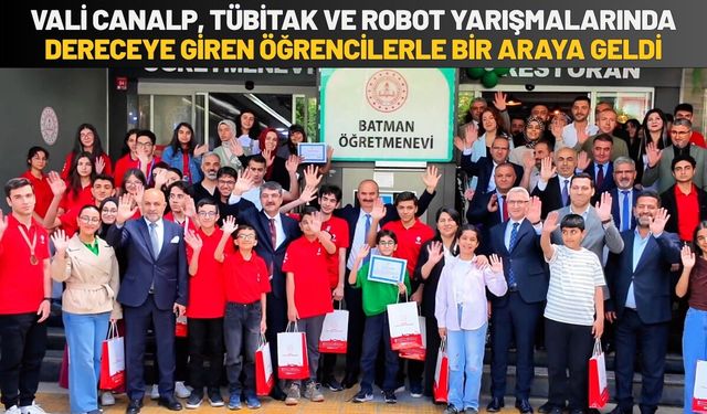 Vali Canalp, TÜBİTAK ve Robot Yarışmalarında Dereceye Giren Öğrencilerle Bir Araya Geldi