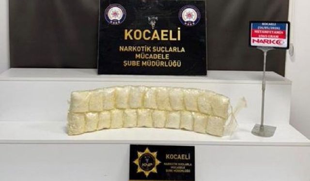 Vücutlarına sarılı 7 kilogram uyuşturucuyla yakalanan 2 kişi tutuklandı