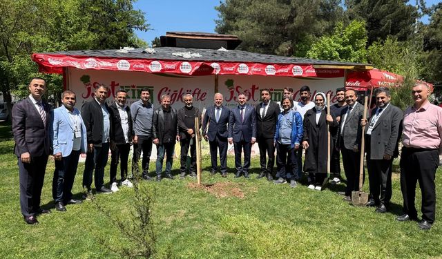 Bilişim Festivali Konuklarından Fidan Dikim Etkinliği