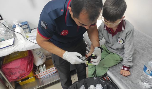 Batman’da Öğrencinin Parmağı Su Matarası Kapağına Sıkıştı: İtfaiye Ekipleri Yardıma Koştu