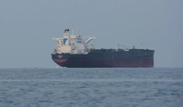 ABD ordusu Umman Körfezi'nde İran bağlantılı bir petrol tankerine saldırdı