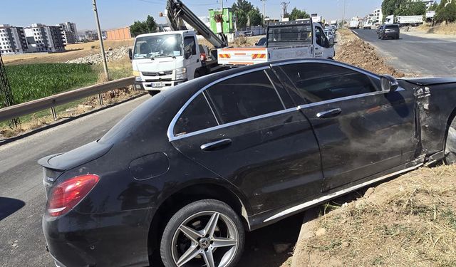 Batman'da otomobil ile açık kasa minibüs çarpıştı