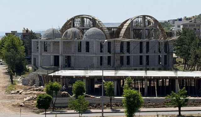 Beşiri’de Külliye İnşaatı Devam Ediyor