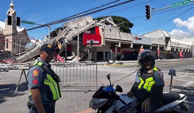 Filipinler'de 7,8 büyüklüğünde deprem: Tsunami alarmı verildi, hasar raporları gelmeye başladı