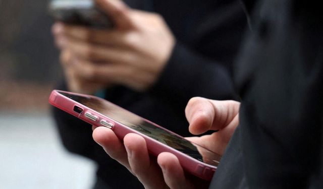 İsveç, sosyal medya kullanıcıları için 15 yaş sınırı getirmeyi planlıyor