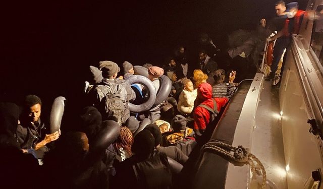 İzmir açıklarında 43 düzensiz göçmen yakalandı