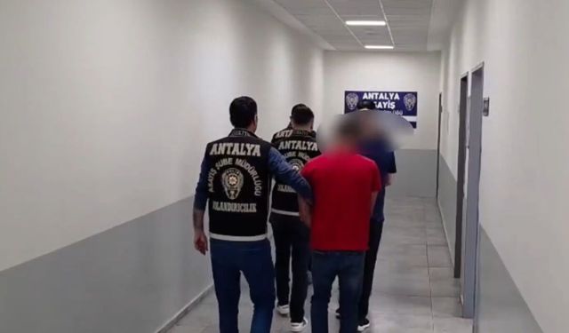 Karşılıksız çekle dolandırıcılık yapan 4 şüpheli tutuklandı
