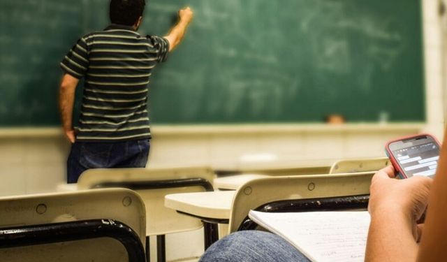 Polonya hükümeti ilkokullarda telefon yasağını sıkılaştırmayı onayladı