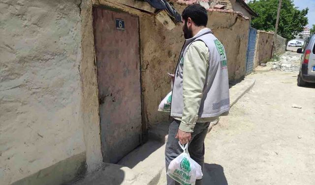 Umut Kervanı Konya Derneği kurban etlerini ihtiyaç sahiplerine ulaştırdı