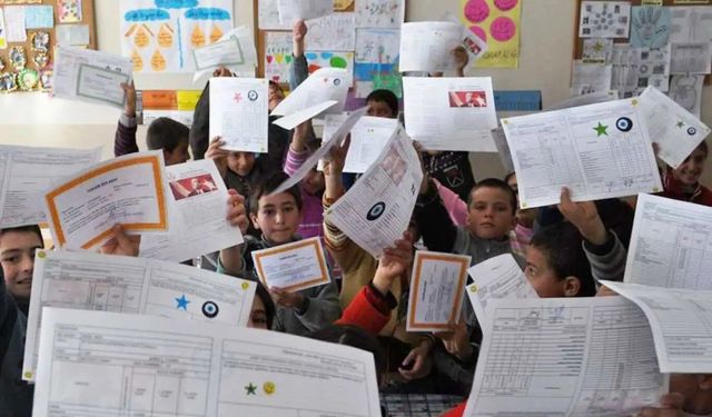 Yaklaşık 19 milyon öğrenci bugün karne alıyor