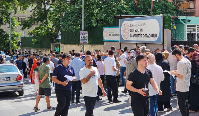 YKS maratonu başladı: 2,4 milyon aday üniversite için ter döküyor