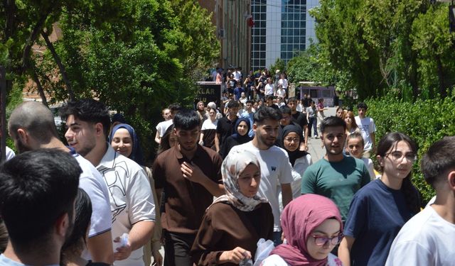 YKS'nin ilk oturumu tamamlandı: Öğrenciler sınavı değerlendirdi
