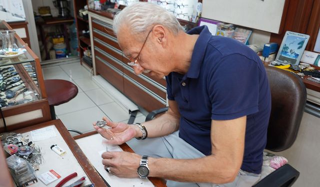 150 yıllık ata mesleğini sürdüren Özselçuk: Eski saatlerin kalitesi artık yok