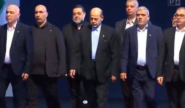 Şandeke HAMASê beşdarî merasîma cenazeyê şehîd Xameneî bû
