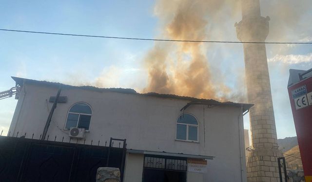 Batman'da Cami Yangını Korkuttu: İtfaiyenin Hızlı Müdahalesi Faciayı Önledi
