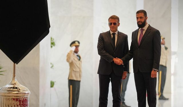 Elysee Sarayı, Macron'un Şam'daki patlamalarda yaralanmadığını açıkladı