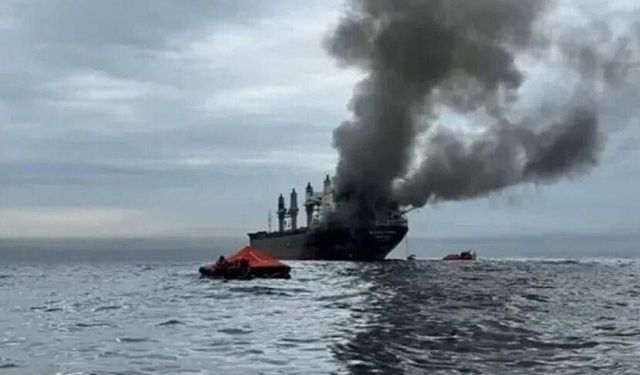 Mısır limanında iki gemi patlama sonrası hasar gördü