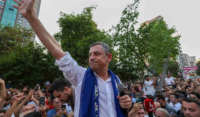 Özgür Özel ve 90 milletvekili CHP'den ayrıldı