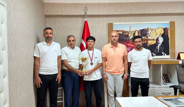 Şampiyon Atletten Gençlik Spor’a Ziyaret