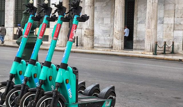Yunanistan, 17 yaş altı kişiler için elektrikli scooter kullanımını yasaklayacak