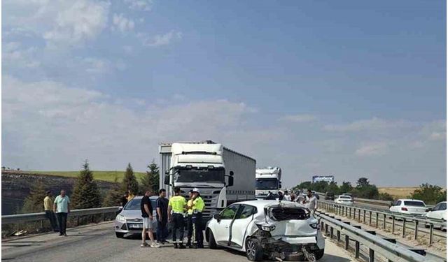 Anız yangını kazaya neden oldu: 13 araç birbirine girdi