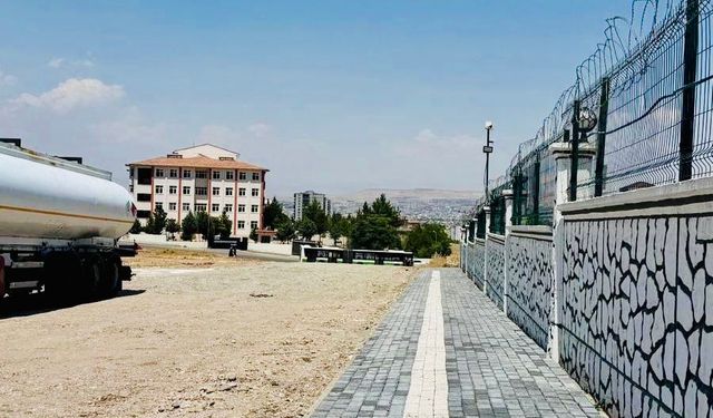 Batman’da 6 Ayda 340 Bin Metrekare Parke Taşı Serildi