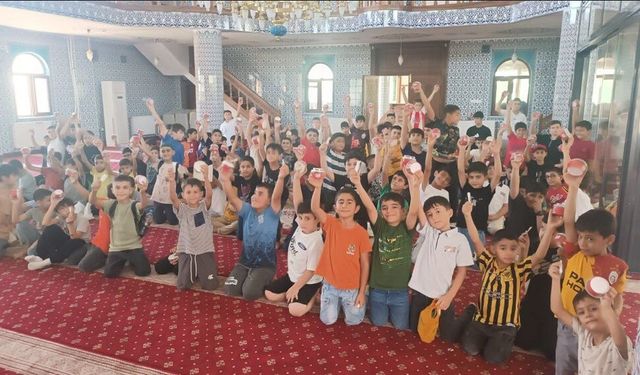 Yaz Kur'an Kursu Öğrencilerine Serinleten İkram