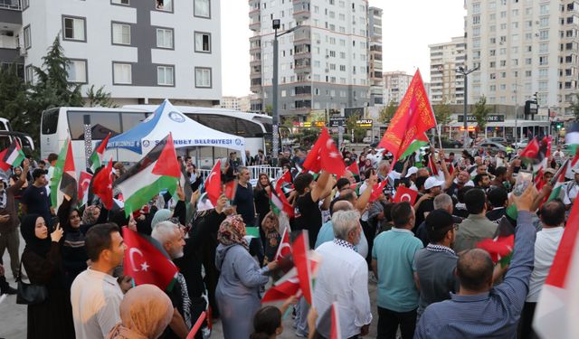 Uluslararası Filistin Konvoyu Gaziantep'te mitingle karşılandı