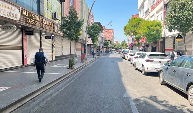 Batman'da Sıcaklar Çarşıyı Boşalttı