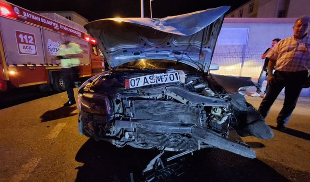 Kazada Araçlar Hurdaya Döndü;3 Kişi Yaralandı