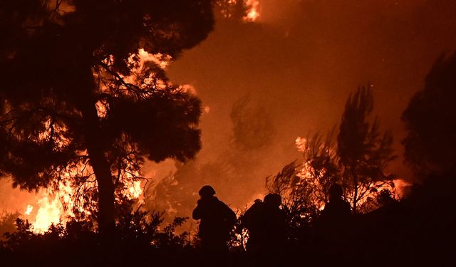 Yunanistan'da 73 noktada orman yangınları ile mücadele sürüyor