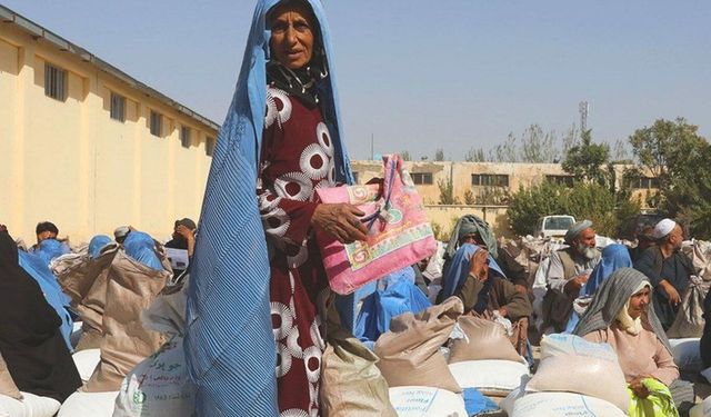 Afganistan İslam Emirliği, savunmasız nüfus grupları için ayırdığı kaynakları dağıttı