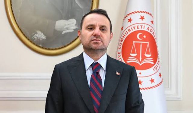Bakan Gürlek: Kişisel verilerin yasa dışı kullanıldığı soruşturmada 31 avukat hakkında gözaltı kararı
