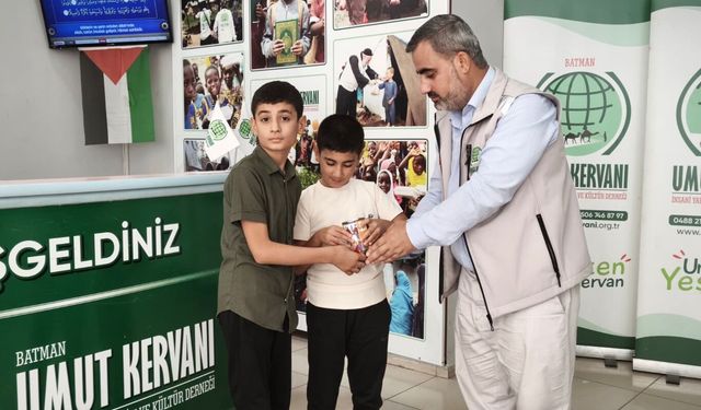 Batmanlı Küçük kardeşler harçlıklarını Gazze için bağışladı