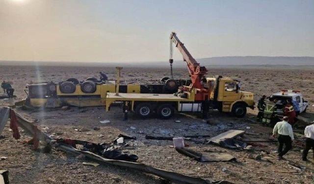 İran'da yolcu otobüsü kazası: 11 ölü, 24 yaralı
