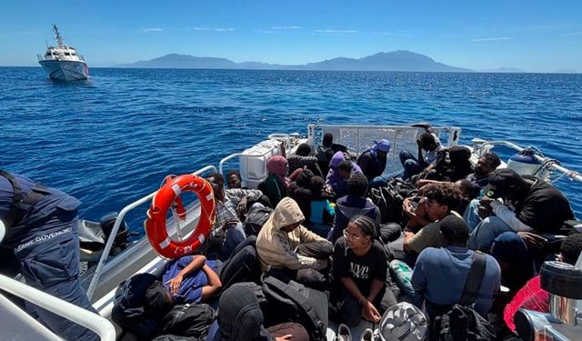İzmir açıklarında 37 düzensiz göçmen yakalandı