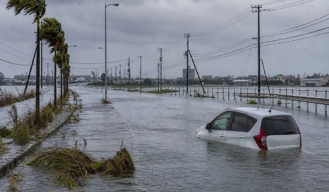 Japonya'da Dujuan Tayfunu nedeniyle 12 kişi hayatını kaybetti