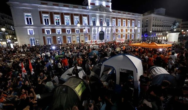 Konut krizi protestocuları Madrid'de çadır kampı kurdu