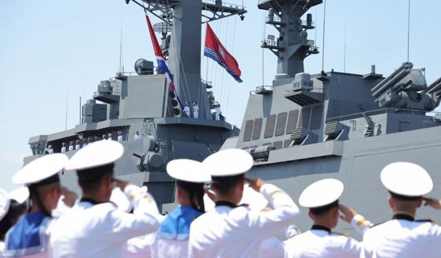 Kuzey Kore'den ABD'ye nükleer mesaj: Yeni destroyer göreve başladı