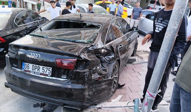 Kozluk’ta TIR ile taksi çarpıştı