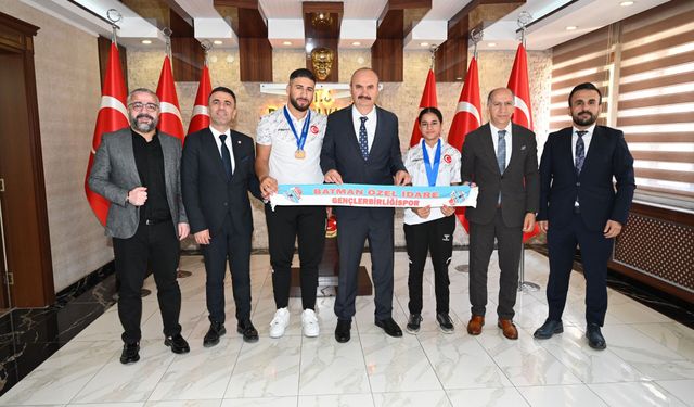 Avrupa Şampiyonu Sporcular Altın İle Ödüllendirildi