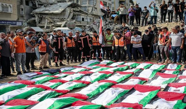 Gazze'de enkazdan çıkarılan 105 şehidin cenaze töreni düzenlendi