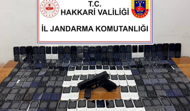 Hakkari'de 142 kaçak cep telefonu ele geçirildi