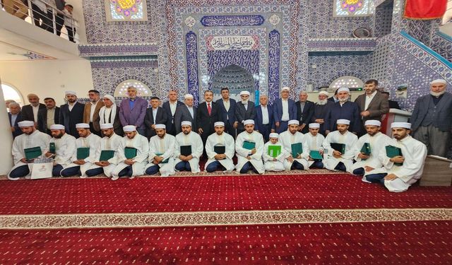 Şırnak'ta eğitimlerini tamamlayan 15 hafız için icazet merasimi düzenlendi