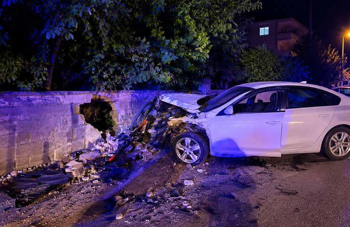Batman’da Korkutan Kaza: Otomobil Duvara Girdi