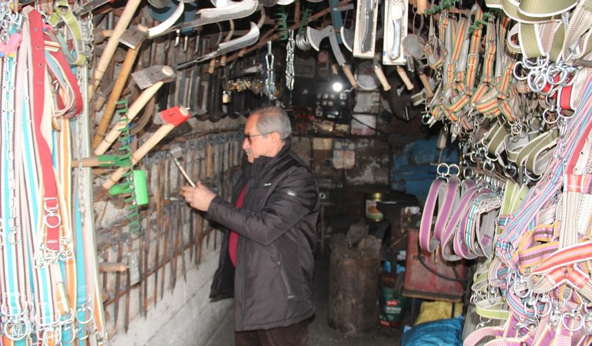 Yarım asırdan fazladır 2 metrekarelik iş yerinden geçimini sağlıyor