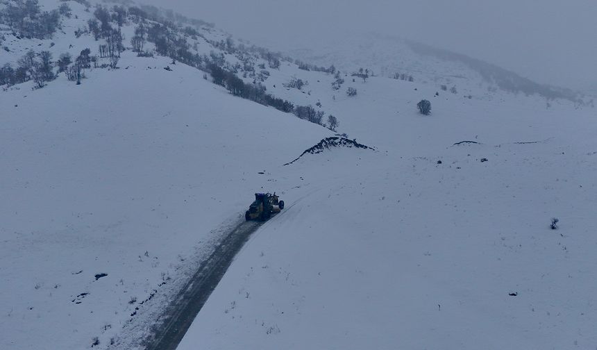 Bitlis’te yüzlerce köy yolu kar nedeniyle kapandı